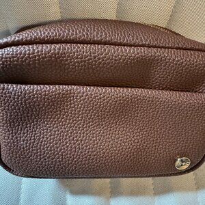 Modern and Chic Willow Crossbody